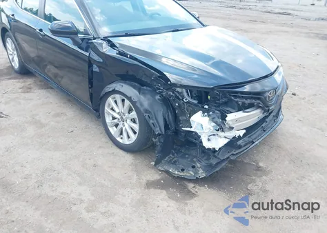 2020 Toyota Camry Le z USA, uszkodzony, nr VIN 4T1C11AK3LU991607